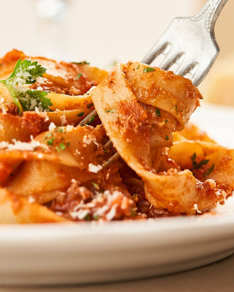 Bolognese isst man mit Tagliatelle