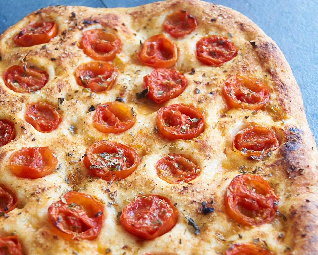 Focaccia mit Kirschtomaten