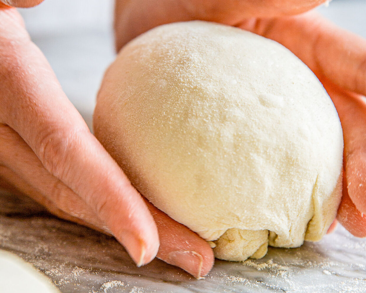 Pizza-Teiglinge formen wie die Profis